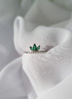 טבעת פרח זרקונים ירוקים