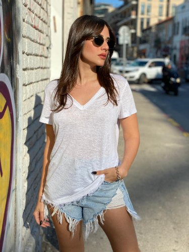 טישרט V גזורה