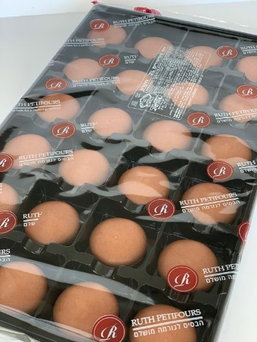 מקרונים חומים- 24 חצאים במגש