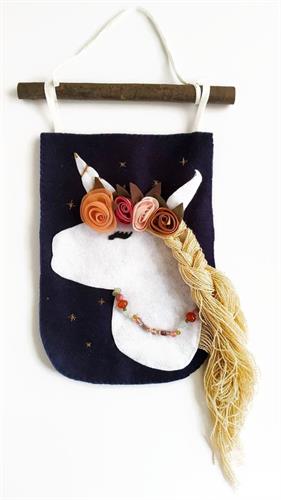 חד קרן לתליה על הקיר- ראש חד קרן פרחים ורודים