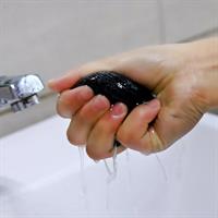 ספוג רחב שחור לניקוי הגוף