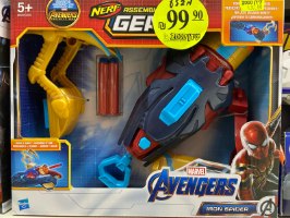 רובה חצים ספיידרמן של חברת NERF המתחבר ליד