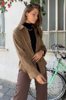 מכופתרת מטאו