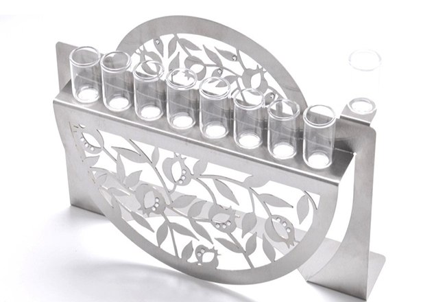 חנוכייה חצי עיגול נגזרת רימונים