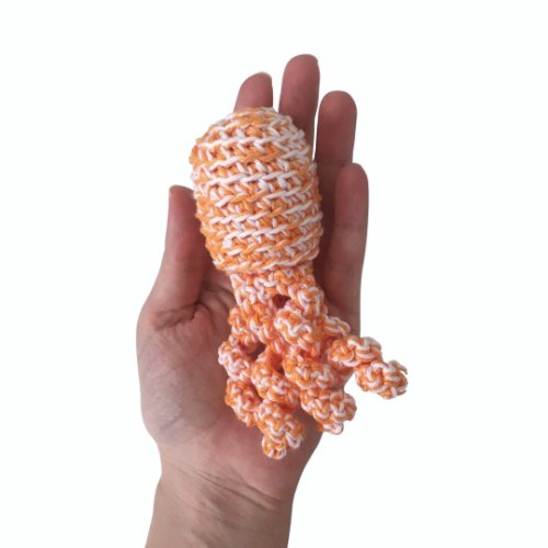 רעשן סרוג בצורת תמנון - כתום לבן