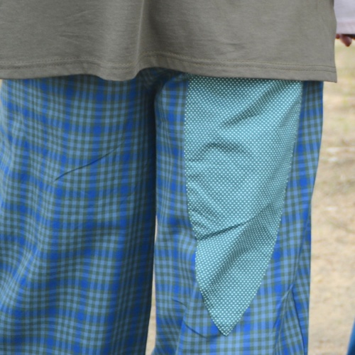 מכנסיים כפולים מדגם נור עם משבצות בכחול וירוק