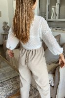 עליונית קייט שיפון קשירה לבנה