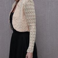 עליונית תחרה מהודרת בצבע שמנת  מידה S/M