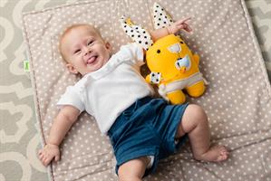 קרן שמש, תרגול מוטוריקה עדינה וקשר עין יד