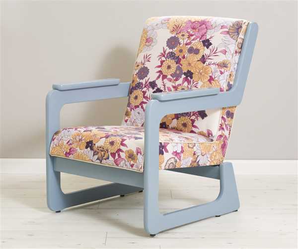 כורסאת וינטג' פרחונית