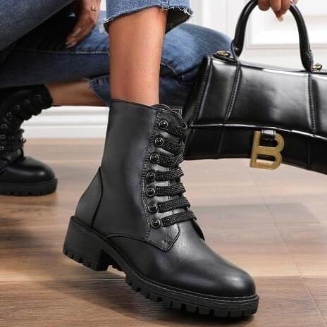 מגפי ניטים עם דמוי שרוכים