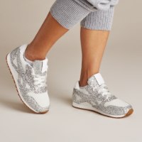 סניקרס נימיל