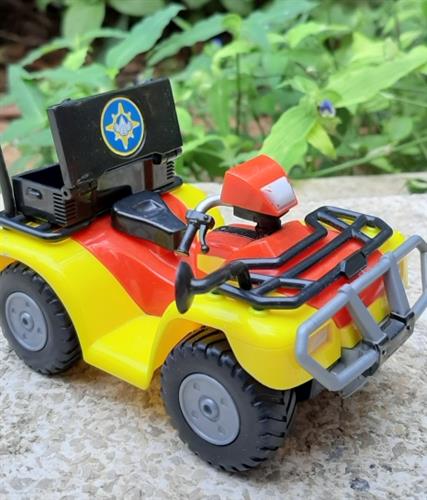 טרקטורון של סמי הכבאי, נוסע קדימה במשיכה לאחור. מגיע ללא דמות