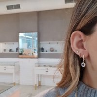 עגילי ספיר ויהלומים תלויים דגם דיאנה עשויים בזהב 14 קראט