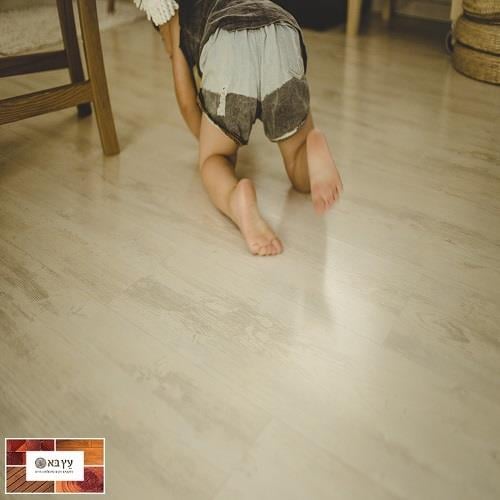 פרקט למינציה שווצרי קרונו סוויס Krono swiss דגם 2940