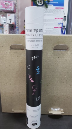 טפט שחור עם גירים