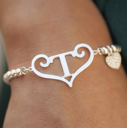 צמיד לב עיטורים ואות