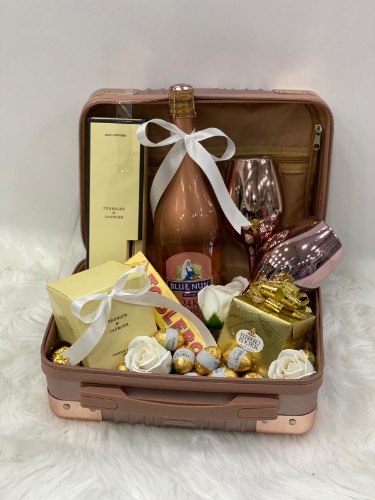 מארז יוקרתי במזוודה ורודה