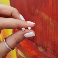 עגילי זהב משובצים יהלומים 0.40 קראט