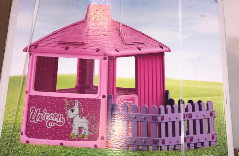 בית וורוד עם גדר