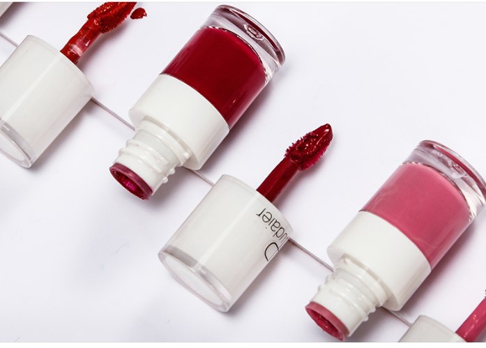 ערכת 8 שפתונים עמידים במגוון צבעים