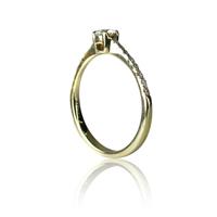 טבעת אירוסין משובצת יהלומים בזהב 14 קראט