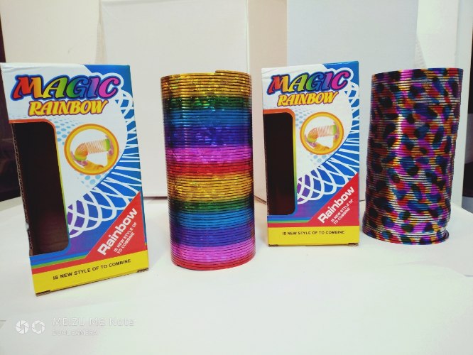 קפיץ צבעוני בקופסא