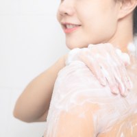סבון פחם במבוק לניקוי הפנים והעור