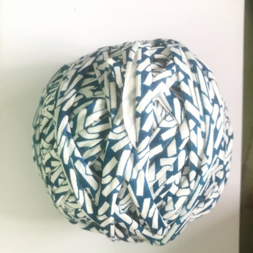 חוטי טריקו פרוסים לסריגה עודפי ייצור  כחול פסים