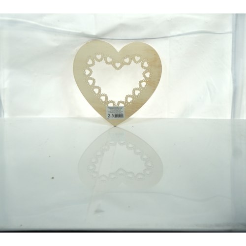 מסגרת עץ דגם לב תחרה