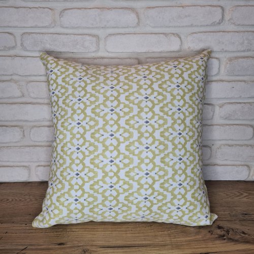 כרית ירוקה זיגזג ומעויינים כחולים