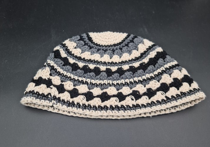 כיפות פריק נמתחות על הראש