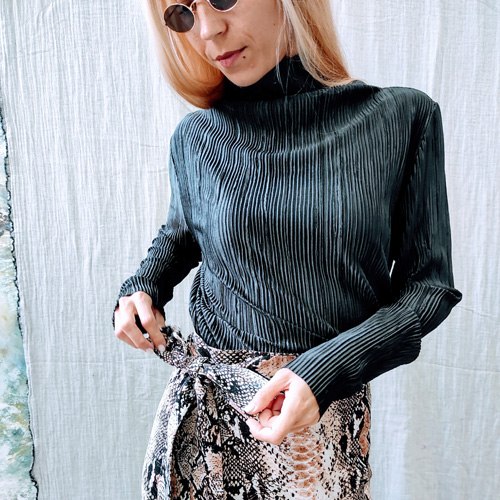 חולצת גולף גופרה - שחור