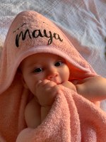 מגבת קפוצ'ון לתינוק עם שם התינוק - צבע ורוד