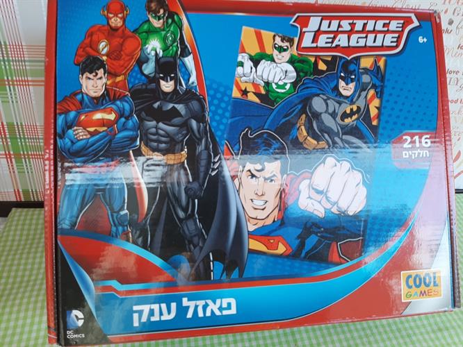 פאזל ענק של ליגת הצדק, סופרמן, באטמן, ועוד גיבורי על, 216 חלקים