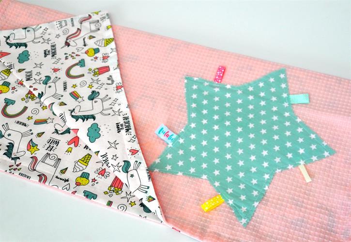 שמיכת פיקה ורודה חד קרן