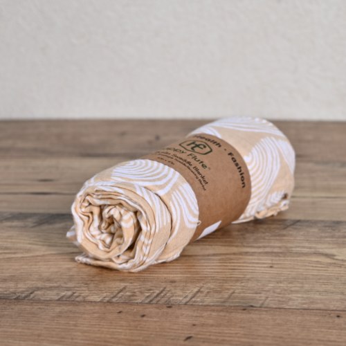 חיתול טטרה בד כותנה בז' והדפס לבן