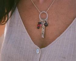 N-08  שרשרת כסף עם תליון לחריטה בהתאמה אישית ואבני חן