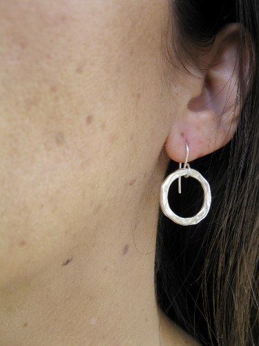 עגילי חישוק תלויים בציפוי כסף עם מתלי עגילים מכסף סטרלינג,