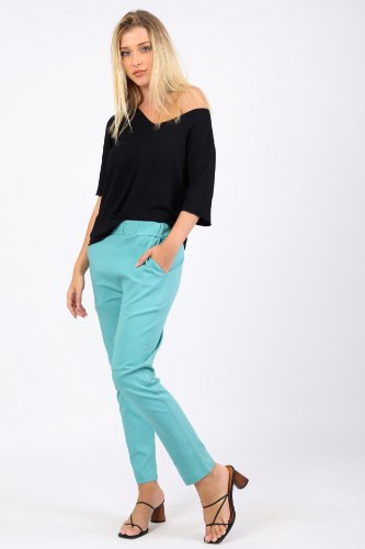 חולצת וי סוויטי לבן/שחור