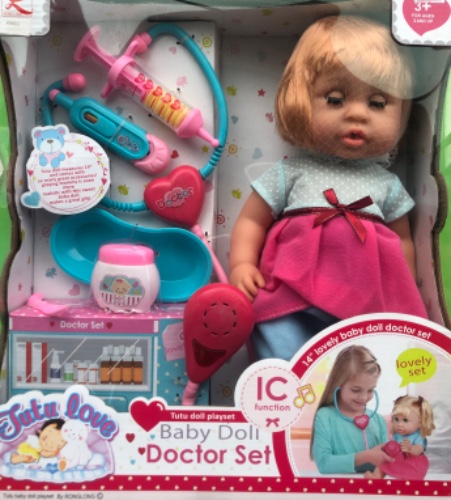 בובה עם אביזרי רופא