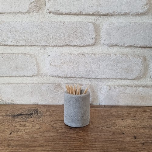 מעמד לקיסמים מבטון