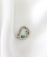 טבעת גורמט עם זרקון לבן ומסגרת זרקונים לבנים