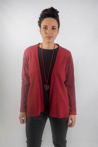 עליונית פתוחה באורך קו הירכיים