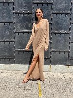 שמלת V גזורה