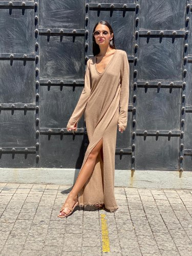 שמלת V גזורה