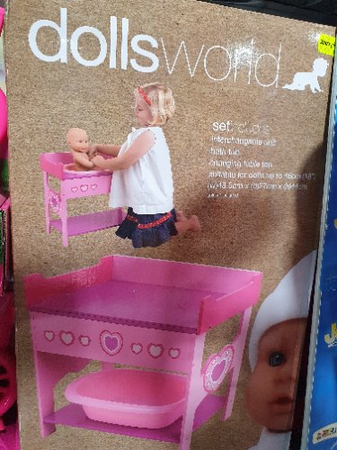 שולחן החתלה עם אמבטיה לתינוק