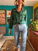 חולצה ירוקה מכופתרת גרפית מידה XL