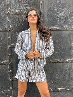 חליפת מכופתרת פשתן פסים