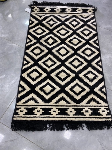 שטיח בוהו שחור לבן
